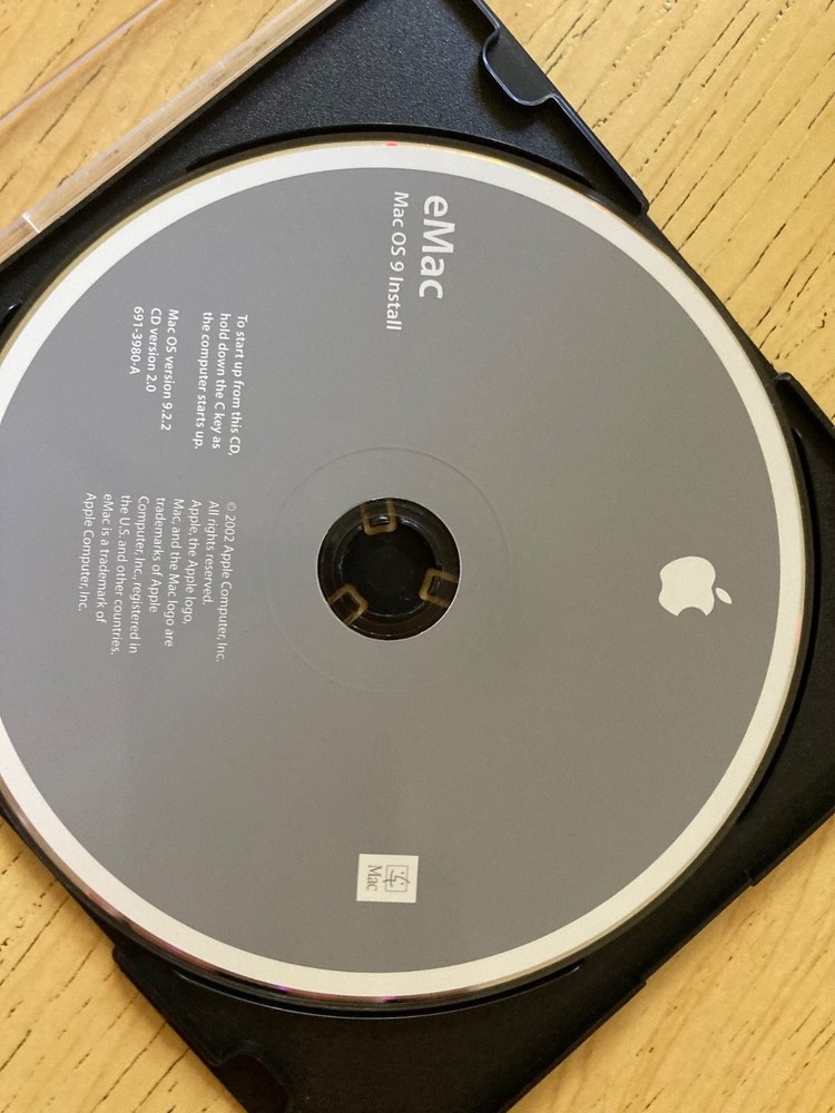 2002 Macintosh Apple eMac Mac OS 9 Install Disc CD OS Version 9.2.2 CD v. 2.0