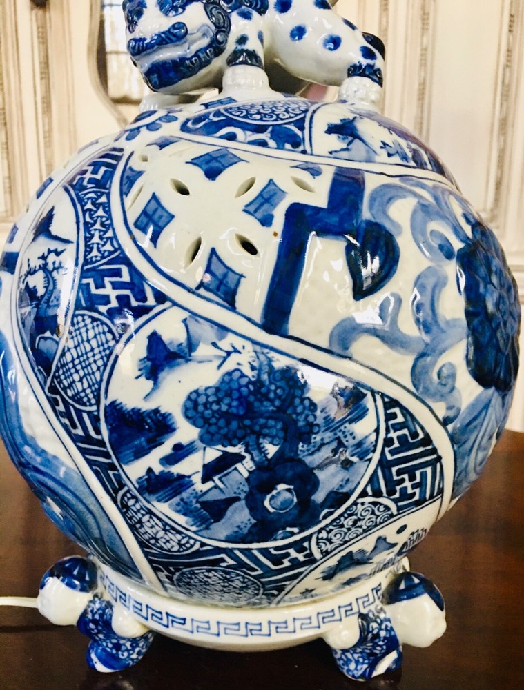 Table Lamp Asian Motif Foo Dog Blue & White Signed