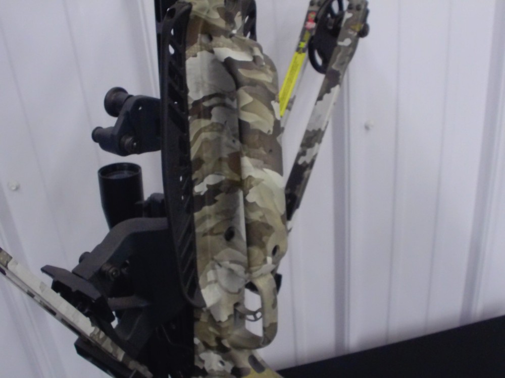 Tenpoint Siege 425 Crossbow ACUSLIDE W/100YD SCOPE- NWT - NEEDS STRING