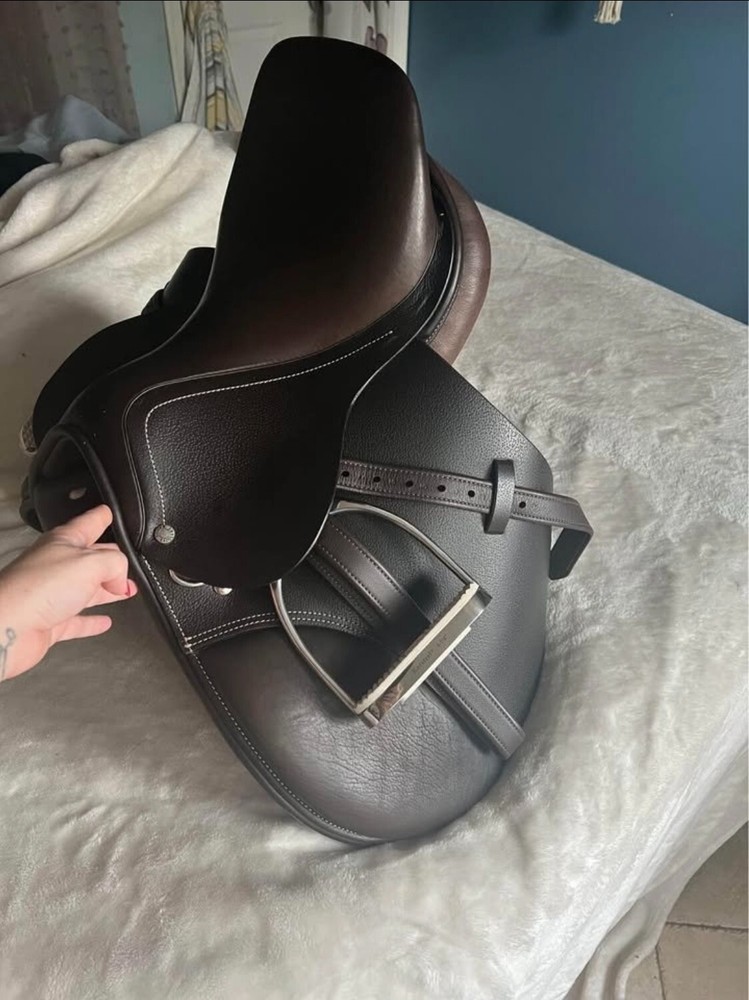 15 inch Dover English Saddle