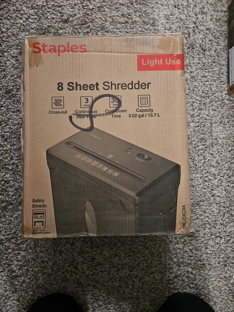 Staples (SPL-OXC8A) 8-Sheet Cross-Cut Personal Shredder