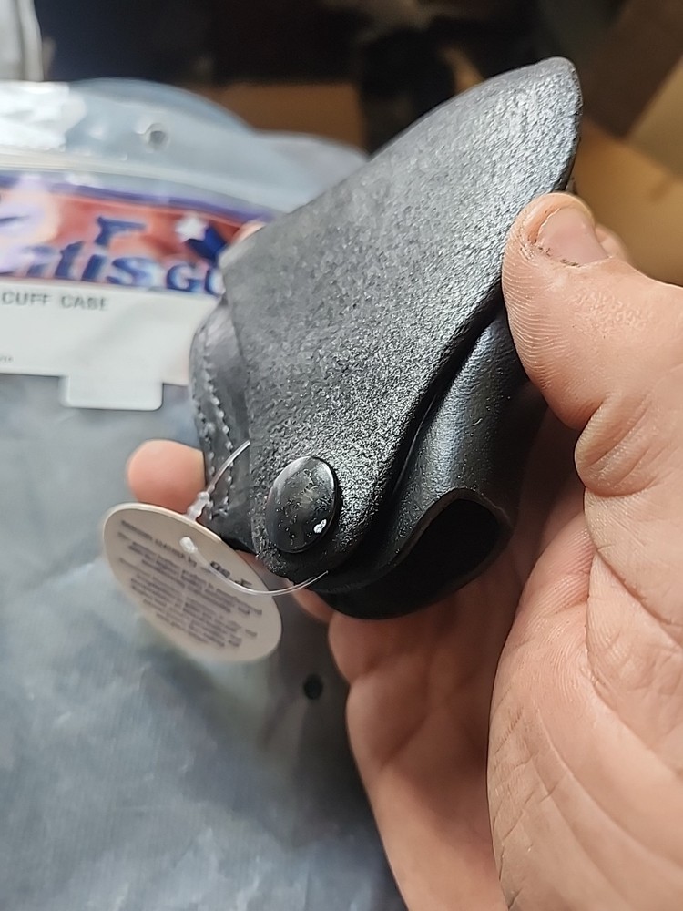 DeSantis Duty Handcuff Case S&W 100