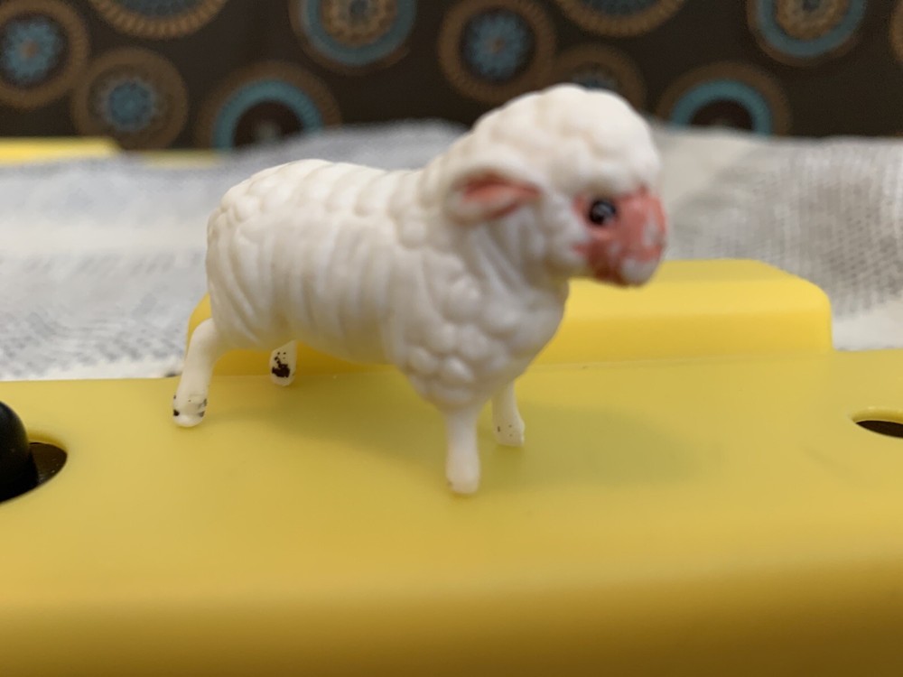 Plastic White Sheep. Number 915.
