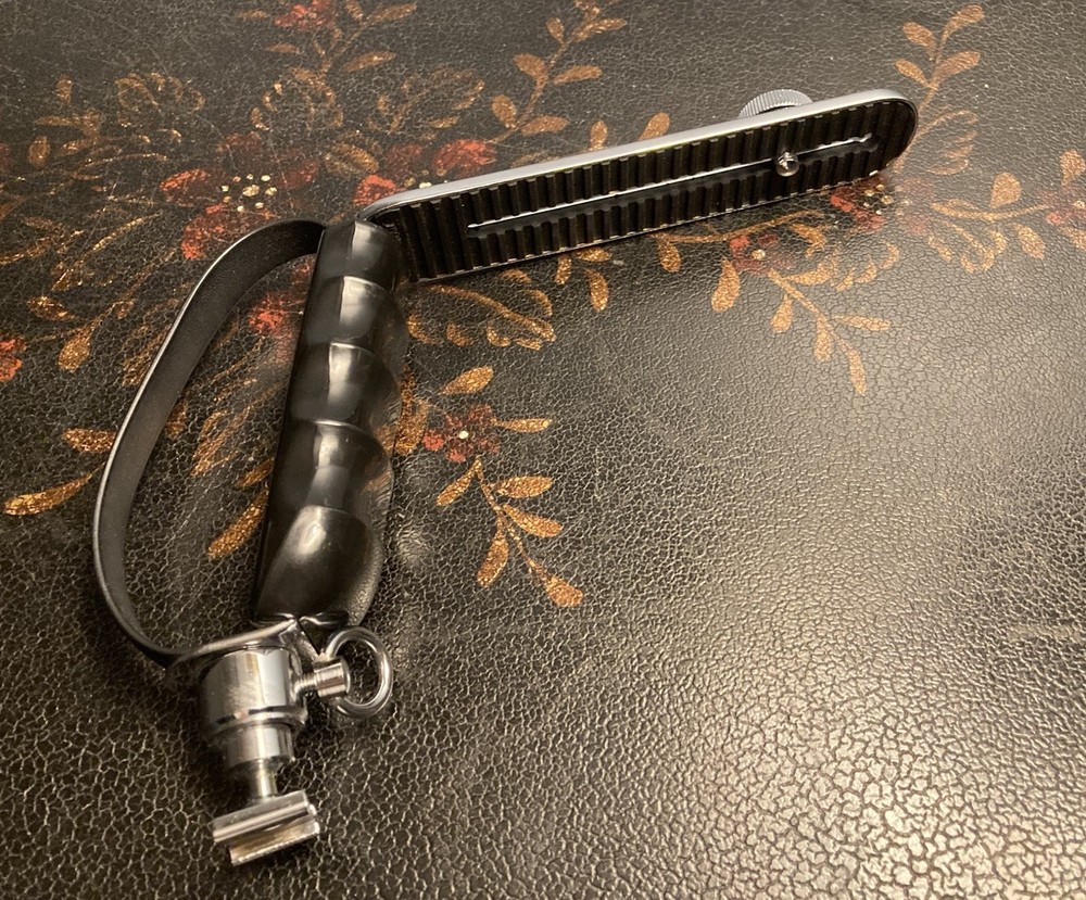 Vtg Gold Crest SR 50 CD Solid State Flash w/handle grip & 2 Plugs