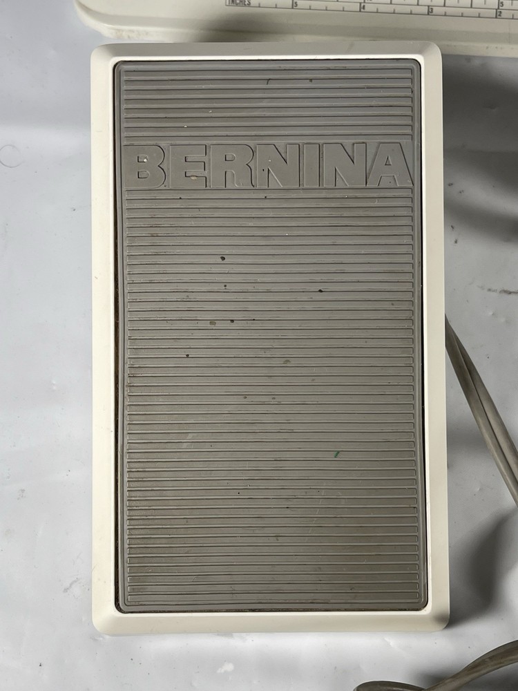 Bernina 1260 Sewing Machine READ