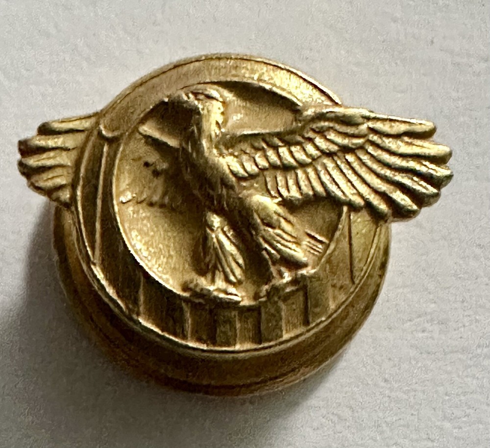 Gold WWII Vintage US Honorable Discharge Ruptured Duck Lapel Pin Button Tack