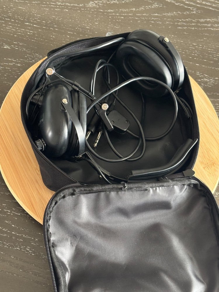 Flightcom Headset with Sonetics A-7A Microphone w Case