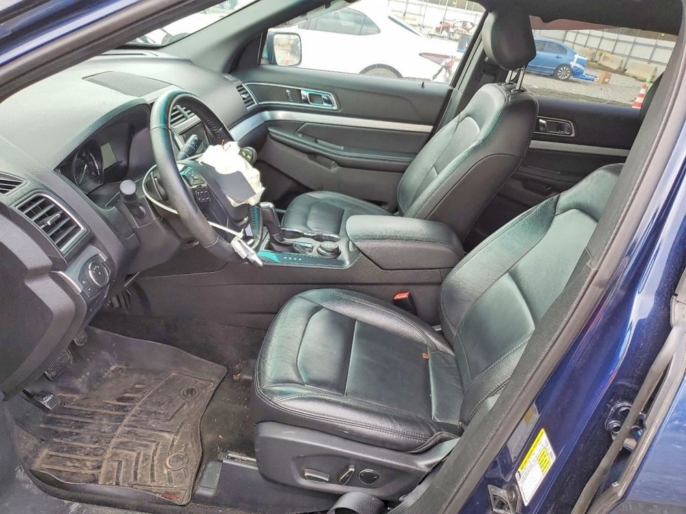 EXPLORER 2017 Glove Box 5028918