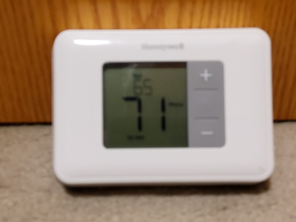 Honeywell RTH5160D1003 Simple Display Non-Programmable Thermostat EUC