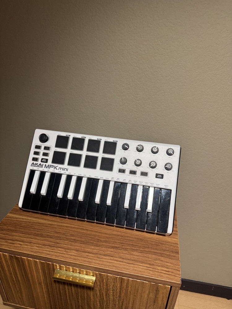 Akai MPK mini Special Edition White 25-Key USB MIDI Keyboard Controller