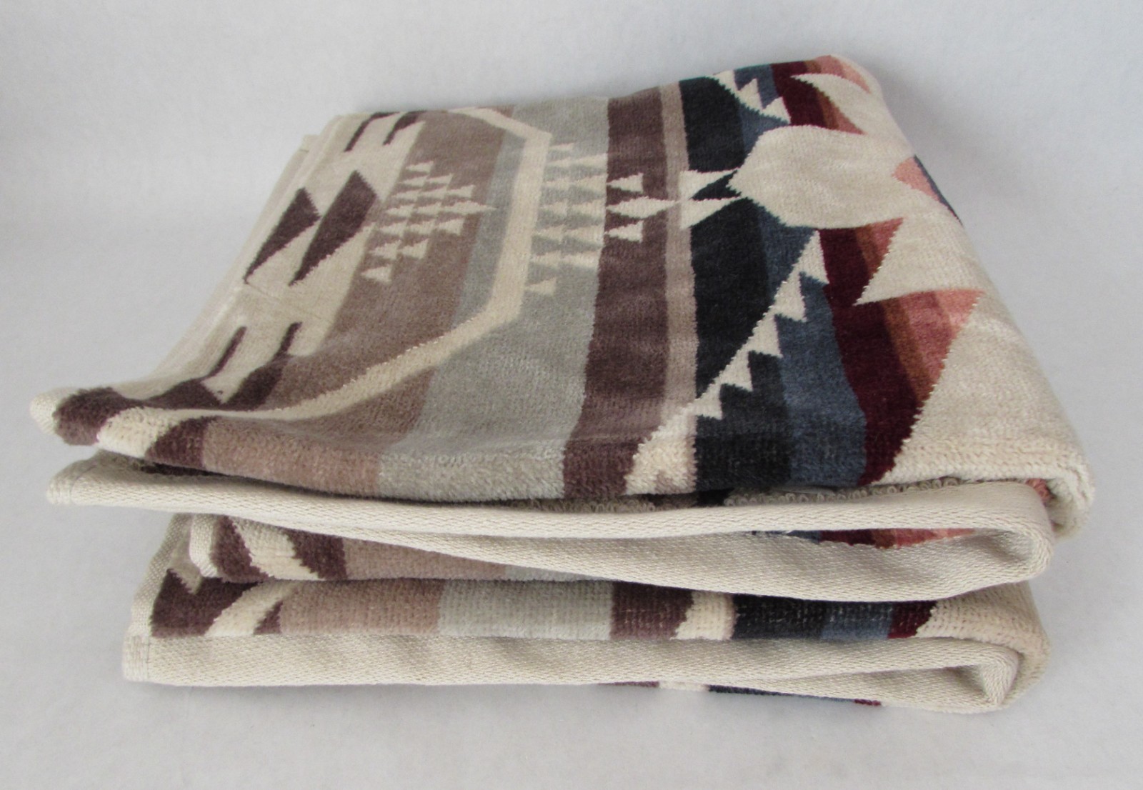 Pendleton Jacquard 2 Hand Towel Set White Sands Collection Tan 18" x 30" Towels