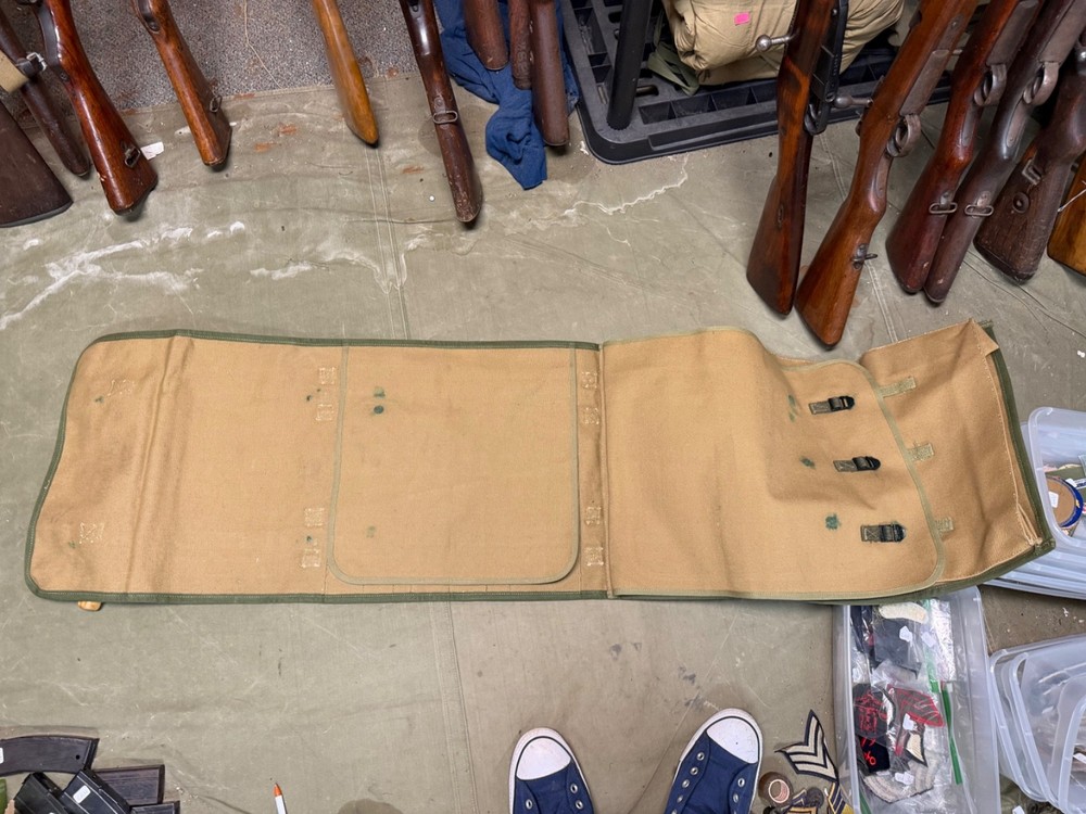 ORIGINAL WWII US ARMY INFANTRY CANVAS WORKERS ROLL CARRY CASE