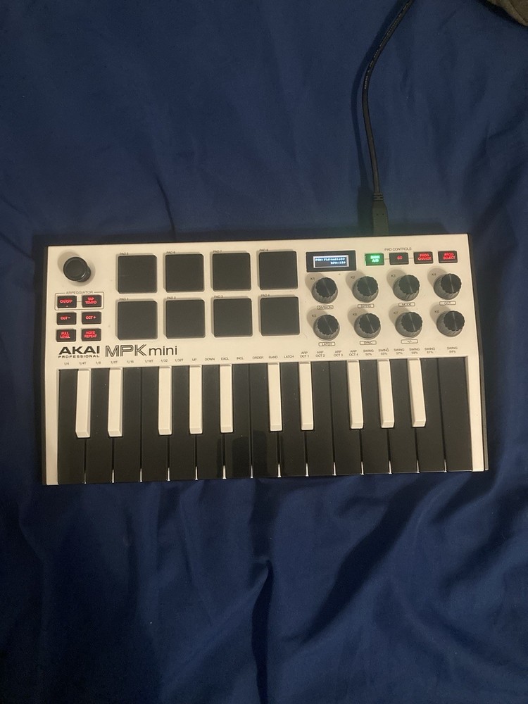 Akai Professional MPK Mini Keyboard Controller 25-Key Fully Working