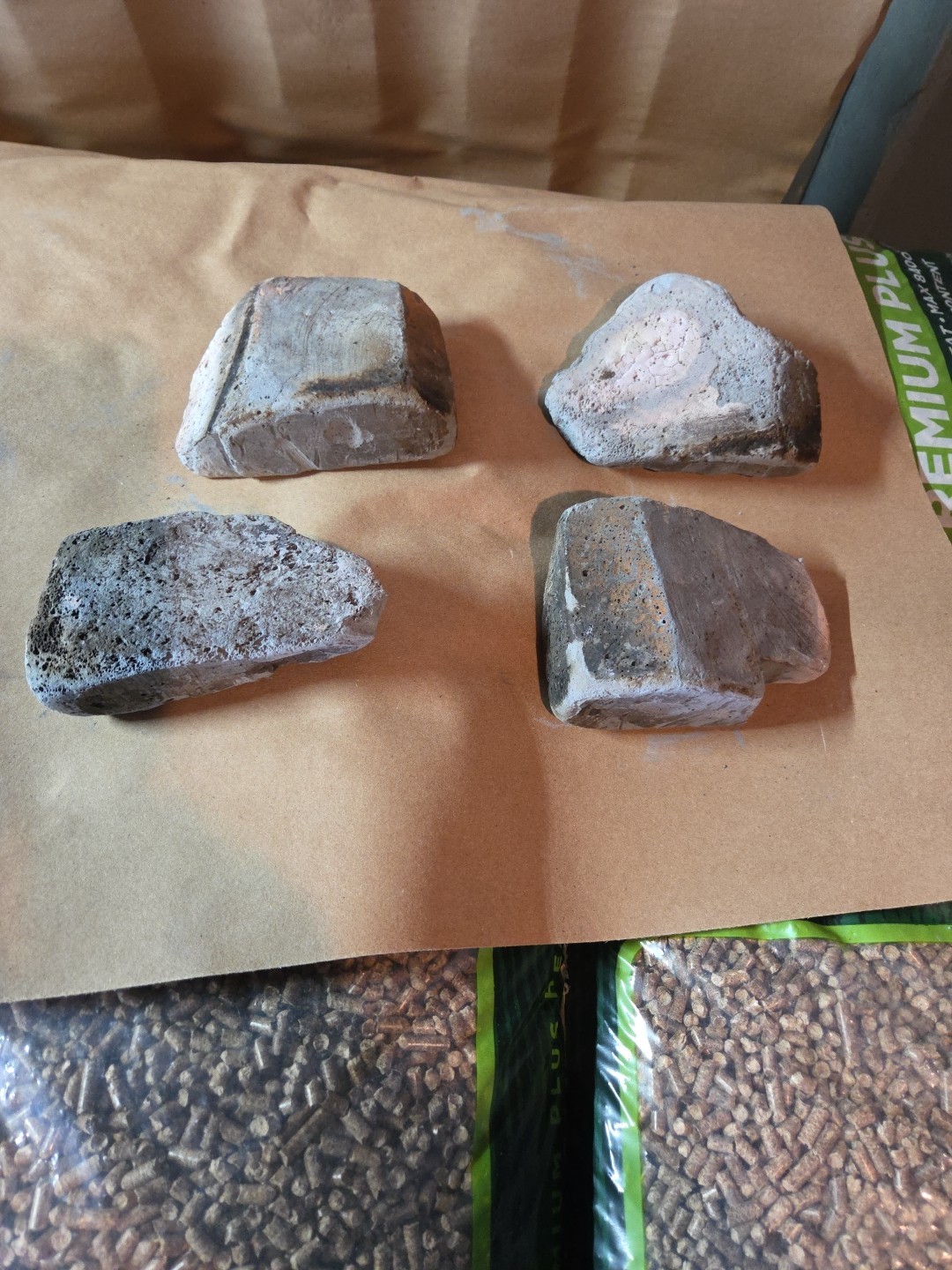 Quadra Fire Santa Fe 2005 4-Piece Corner Logs Ceramic As Pictured Used