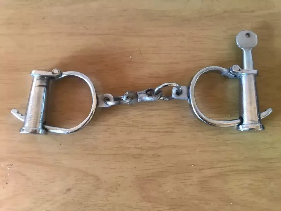 Cast -Iron Handcuffs Silver Working Bethlehem Handcuff With key