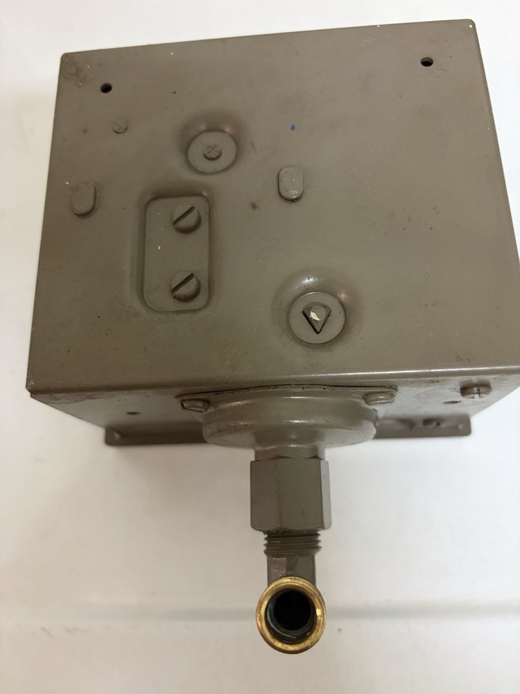 Fulton Operating Pressuretrol Pressure Switch Gray Industrial Control Device