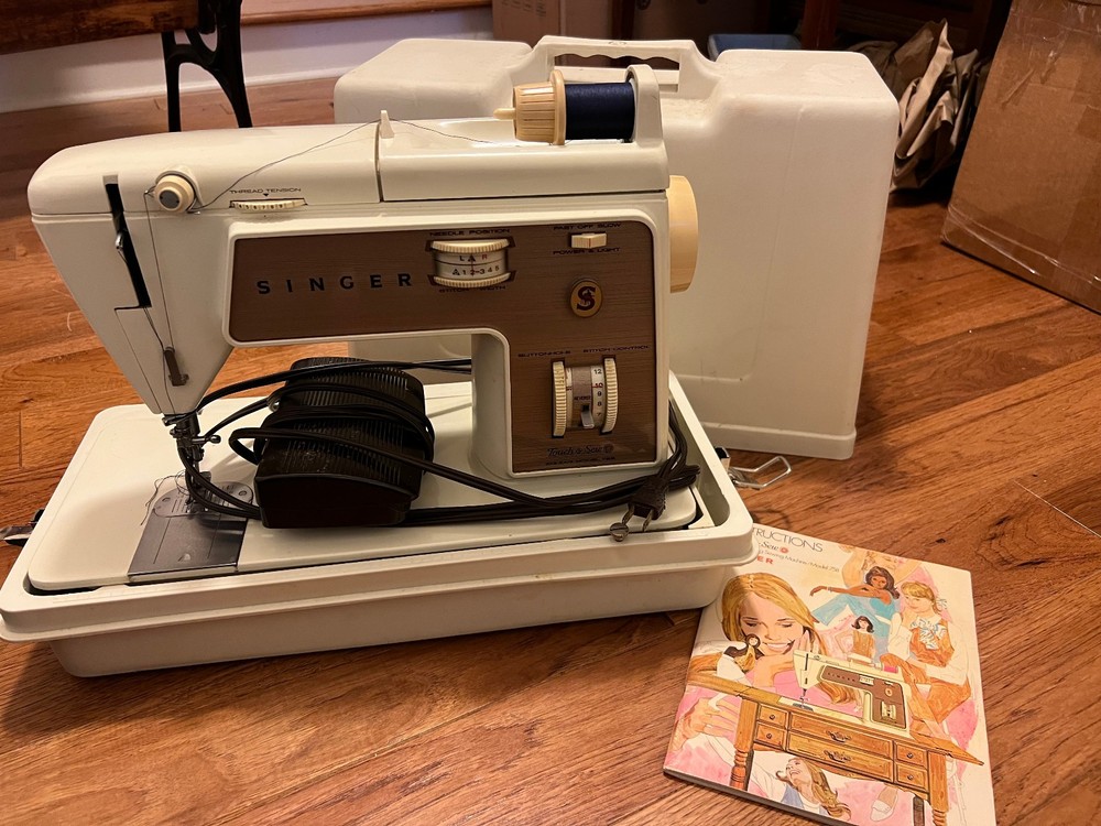 Singer Touch & Sew Sewing Machine Model 758