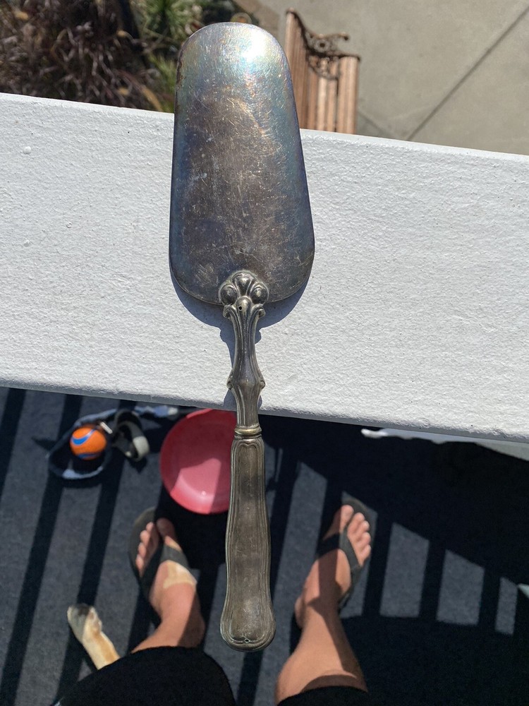 Nice Vintage Ornate Bard With Lute Patterned Silverplate Pie Server 12"