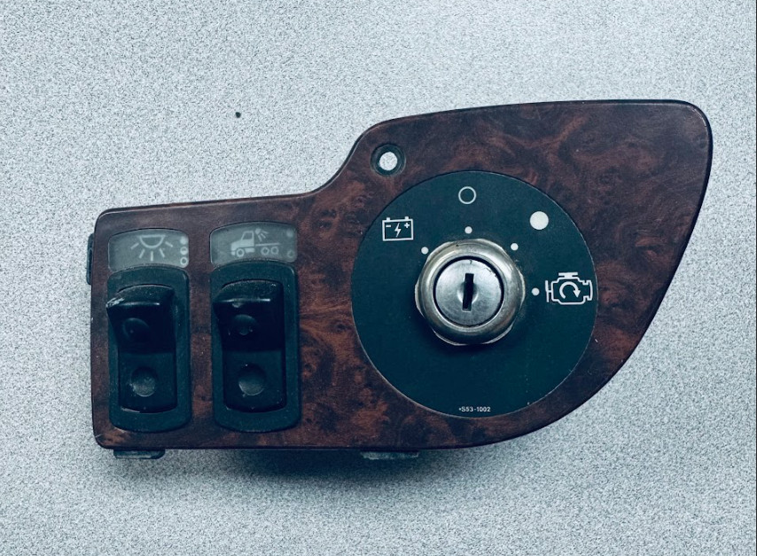 Kenworth T2000 Ignition Panel Dash Panel (NO KEY) P/N S64-1037