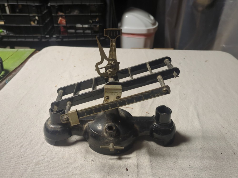 CENCO BALANCE SCALE CAST IRON Base.