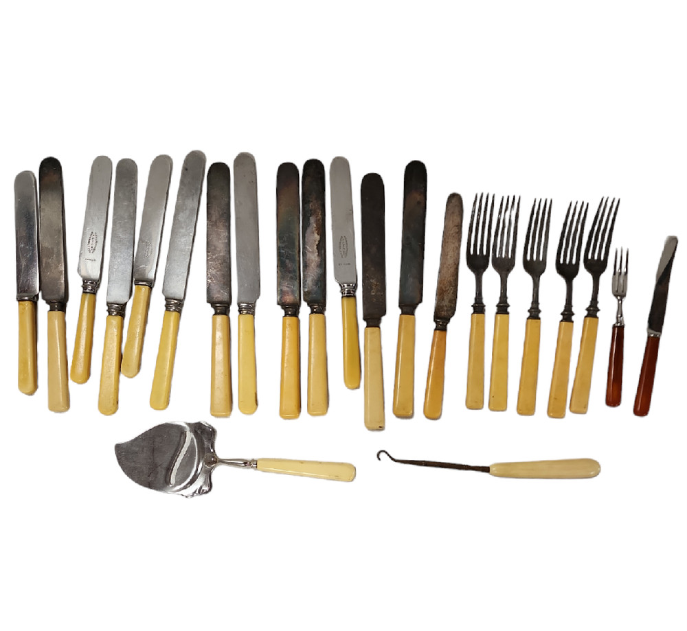 23 Pcs Vintage Bakelite Handle Flatware Mixed Lot