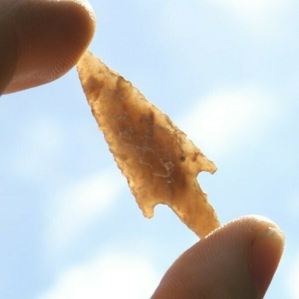 SAHARA NEOLITHIC TRANSLUCENT FROSTED AGATE - NEEDLE TIP
