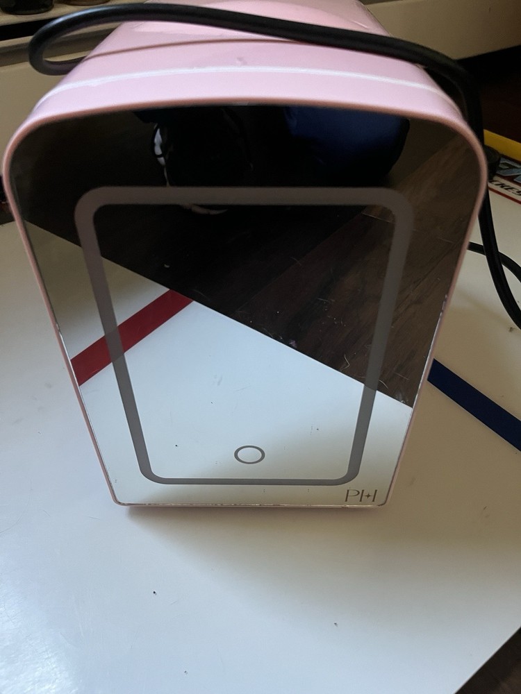 Dorm Room Mini Fridge Works Great