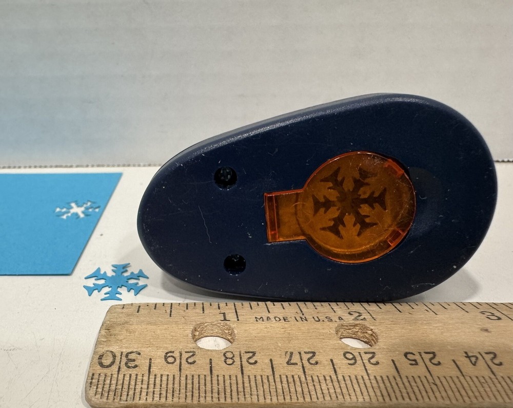 Fiskars .96" Snowflake Lever Punch