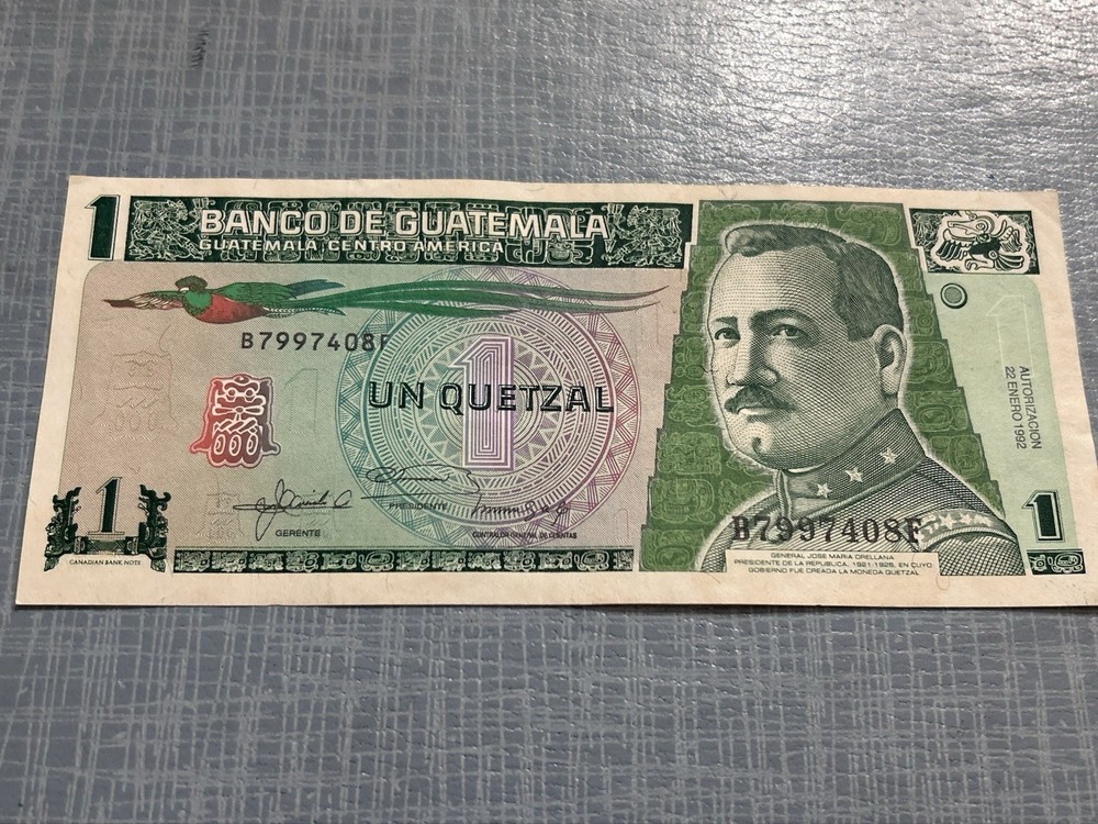 1 QUETZAL NOTE FROM GUATEMALA- 1992-UNCIRCULATED..Great Note-Crispy.