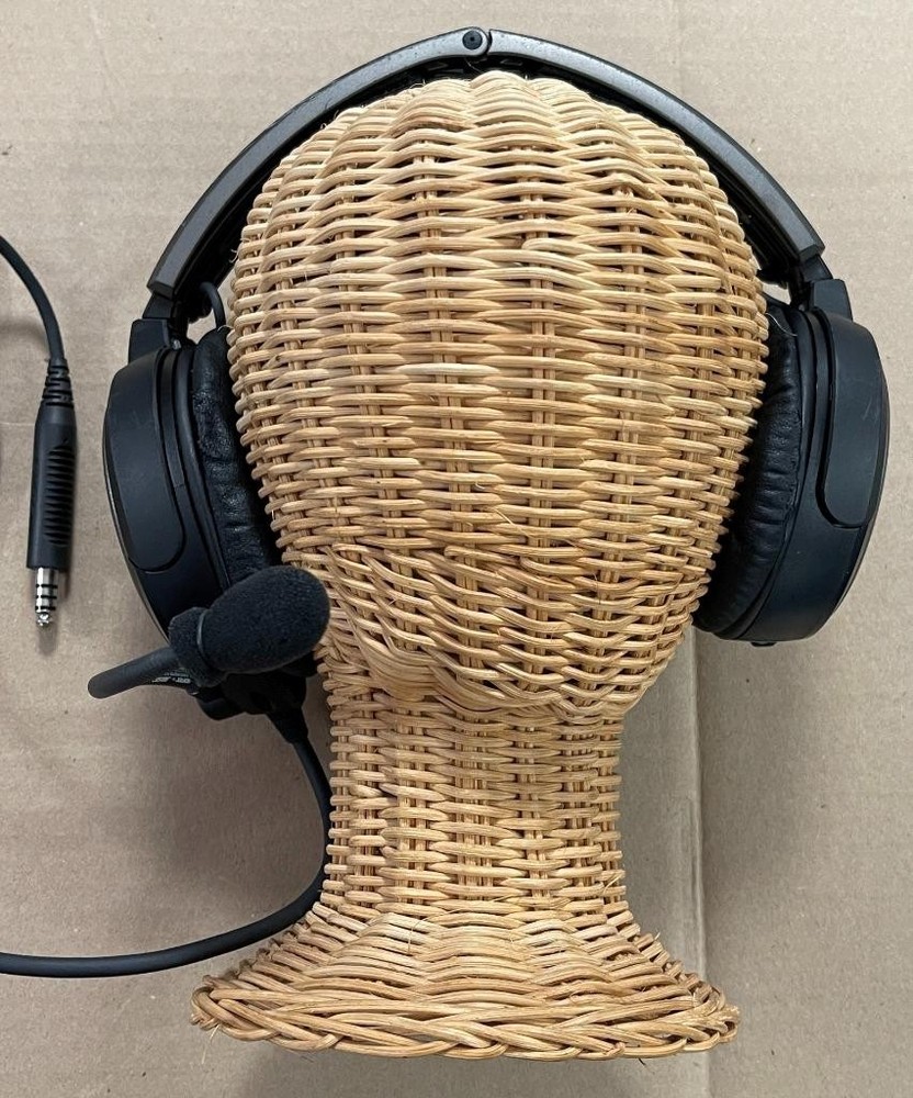 BOSE A20 AVIATION HEADSET NON-BLUETOOTH- USED.