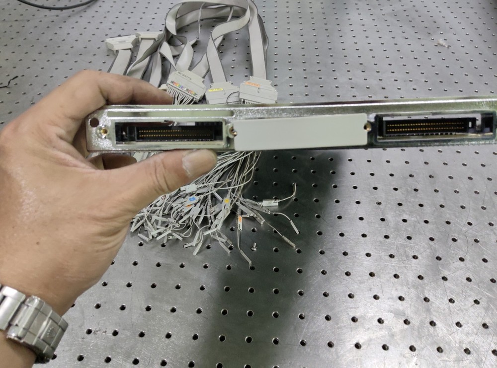 Agilent 16911 acquisition module contains two wiring
