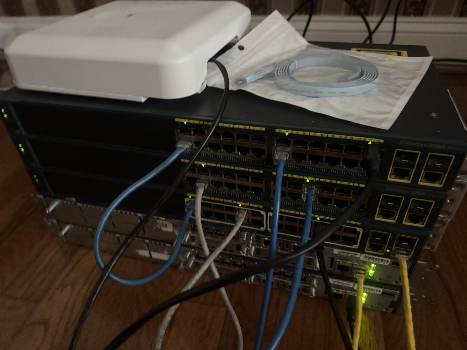 Cisco CCNA Home Lab Kit 3 Switches and 2 Routers L2 1RU with cables & AP