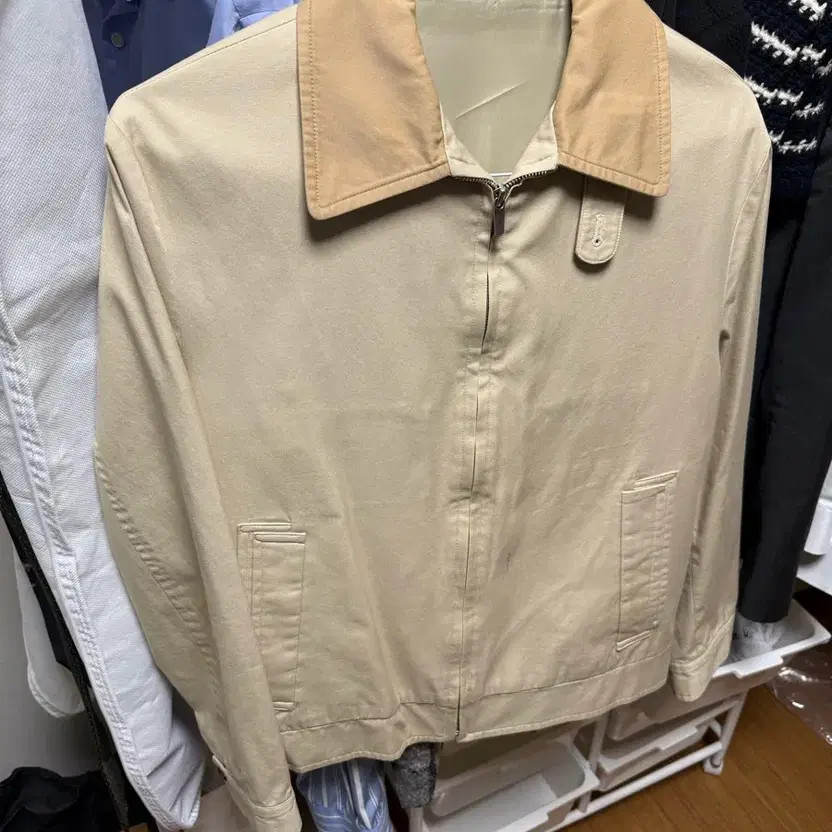 Stu Beige Jacket with Two-tone Collar