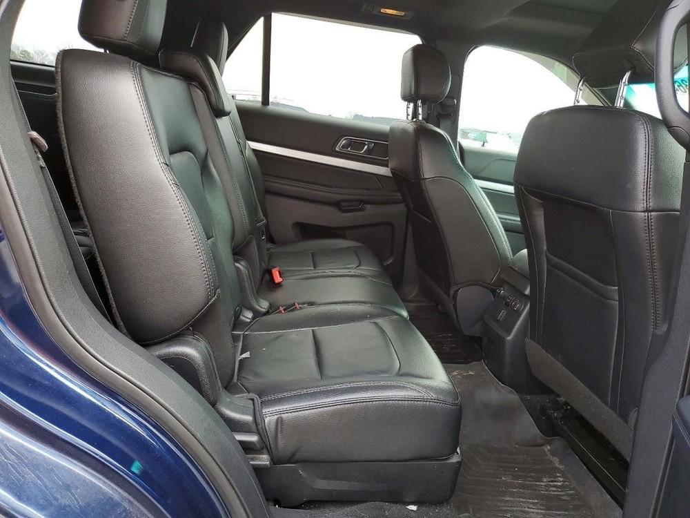 EXPLORER 2017 Glove Box 5028918