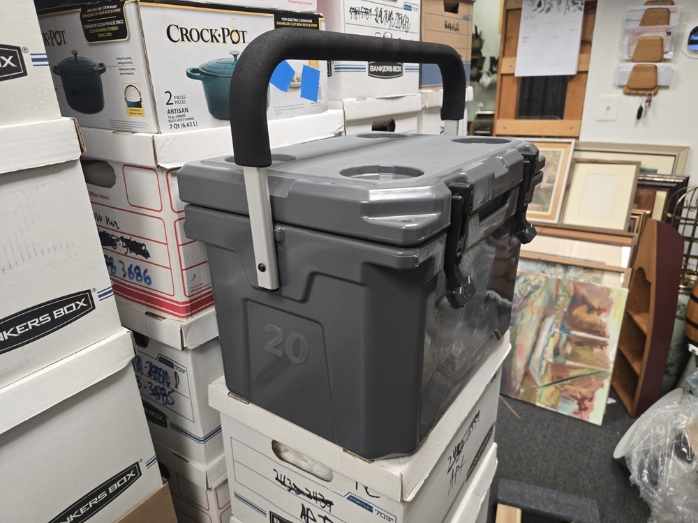 Basecamp 20 HARD COOLER BEAR RESISTENT Super Clean