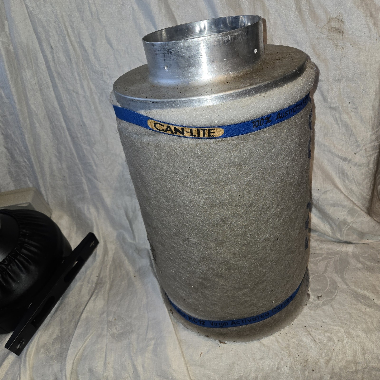 Can-Lite Carbon Filter blower 6 in. Flange 24 in. Tall 600 CFM