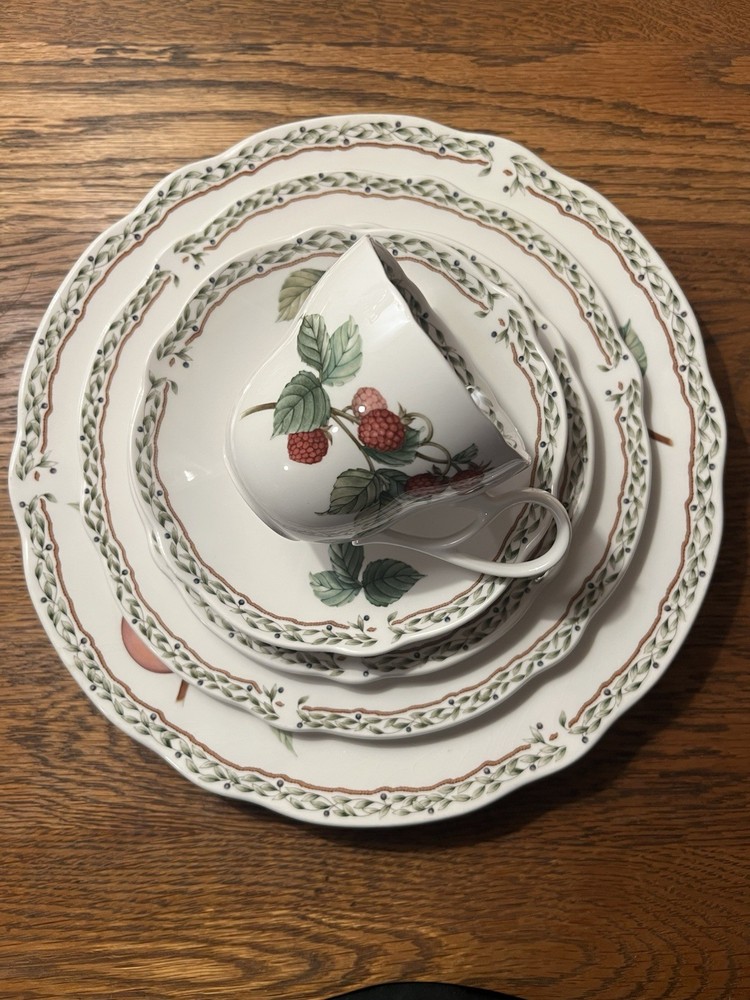 Noritake Royal Orchard 5 Pc Place Setting
