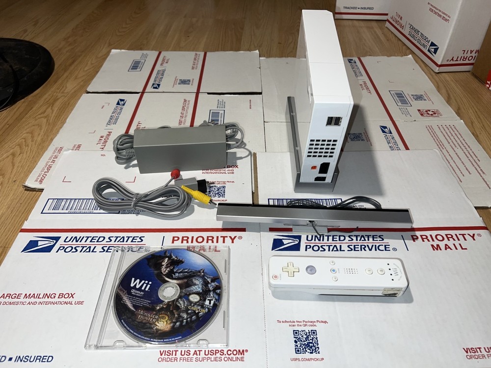 White Nintendo Wii Bundle #2 With Monster Hunters 3