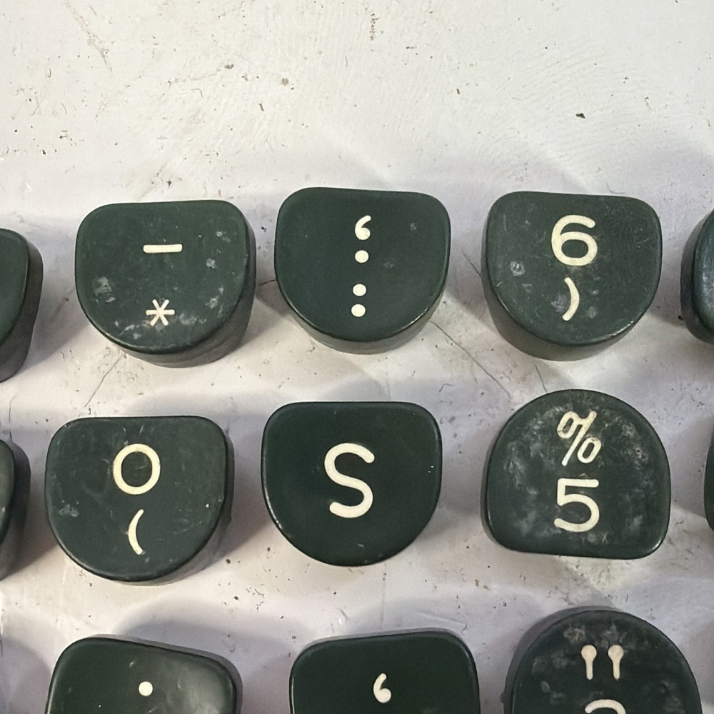 1950's Royal Typewriter green plastic key - One Replacement Typewriter Key