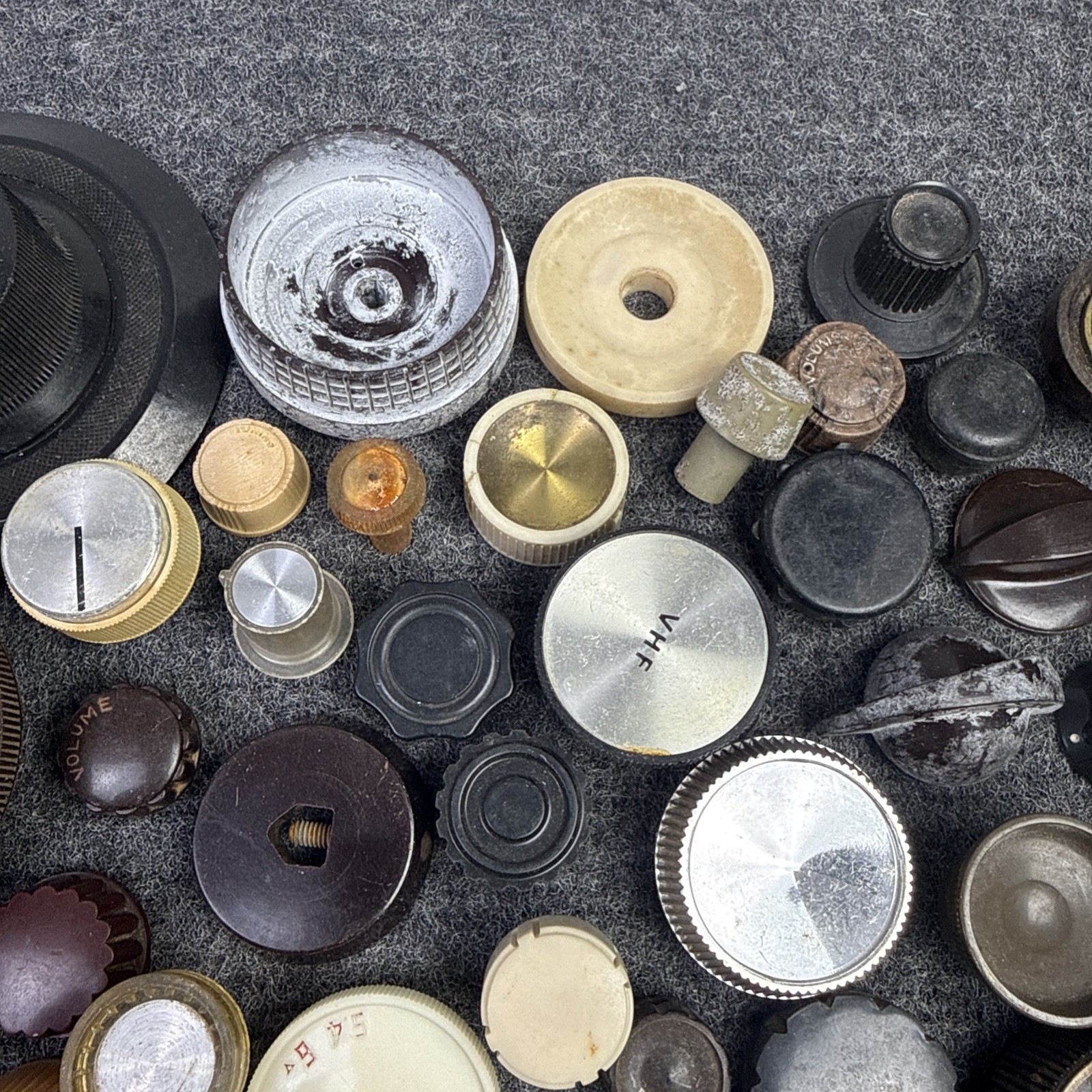 50+ Vintage Radio / TV / Equipment Knobs Used Midcentury Plastic Bakelite LOT