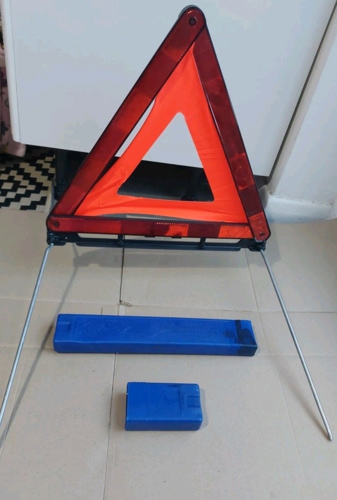 BMW 1 3 5 Series E46 E60 E61 E87 E90 E91 Warning Triangle Blue Container 1095457