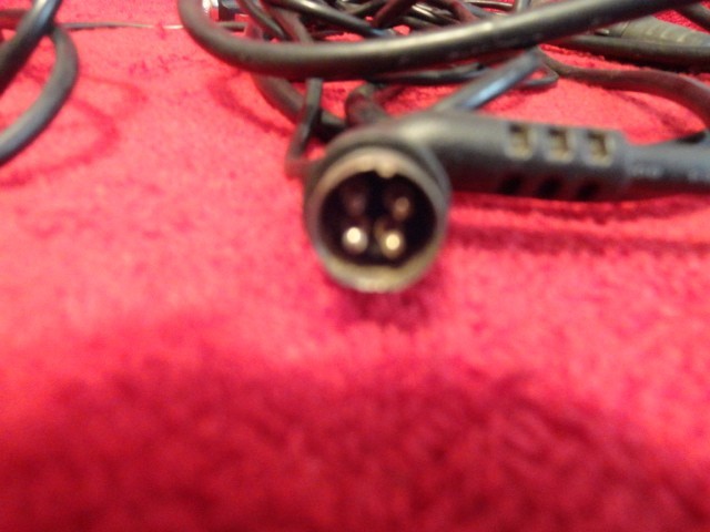 GPS POWER ADAPTER PLUGS INTO POWER SOURCE AND CIGARETTE LIGHTER ADAPTER