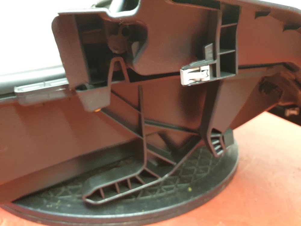 RENAULT CLIO GLOVEBOX 2013