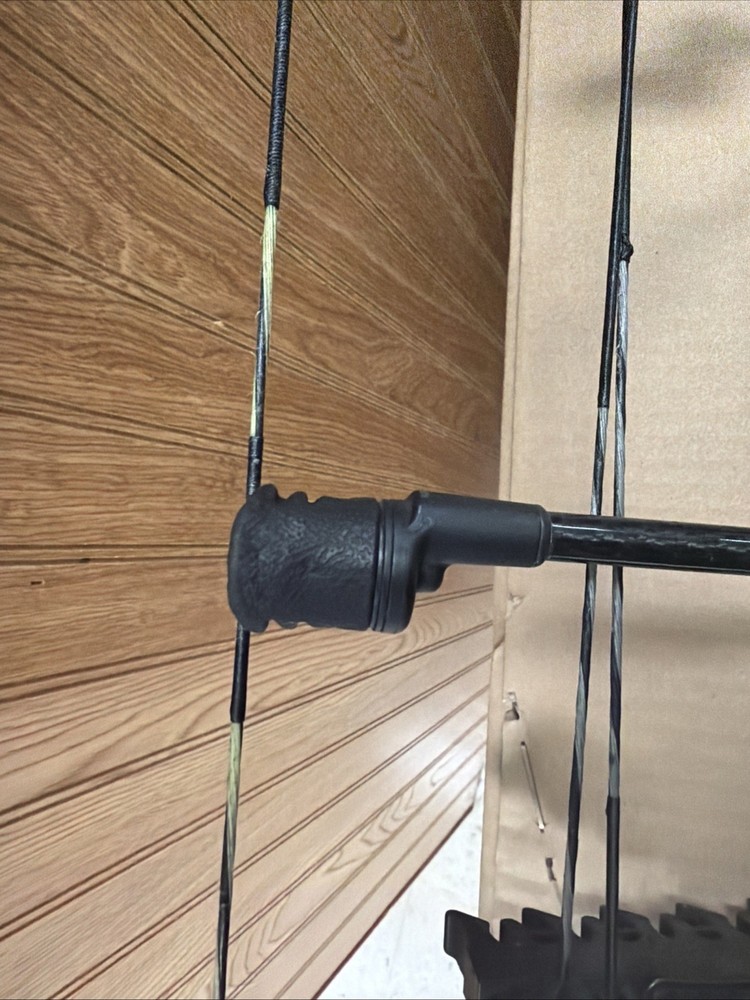 Bowtech Reign 7 Compound Bow Used