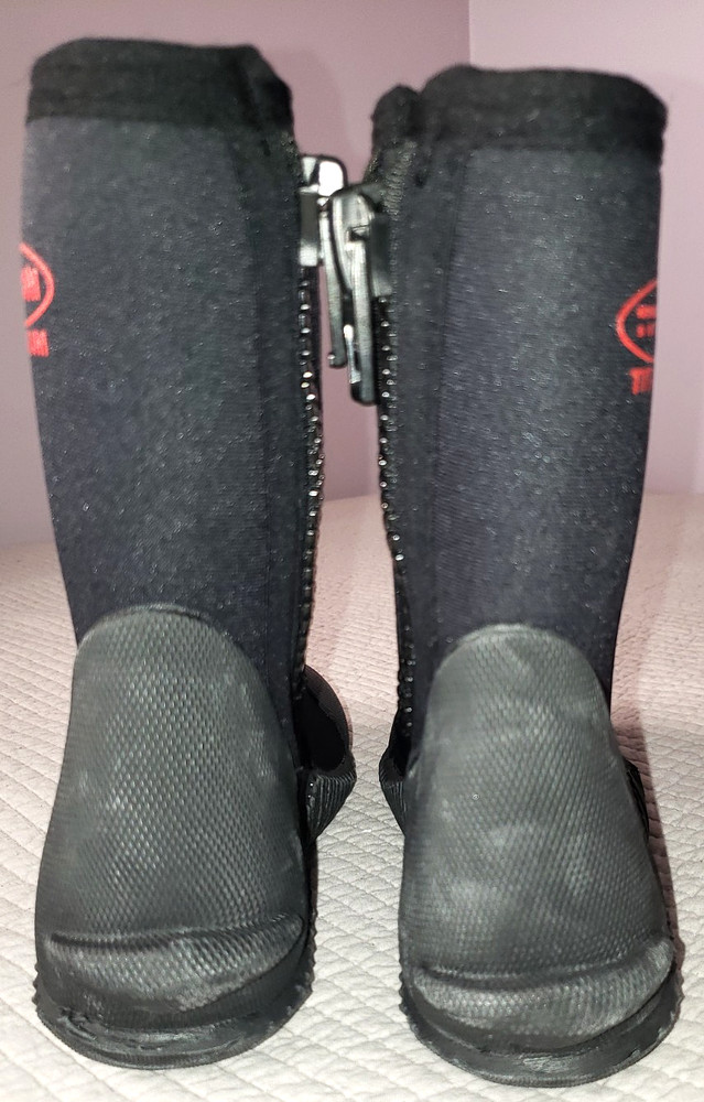 Typhoon Titanium Dive Boots Size Small (40/41) Black
