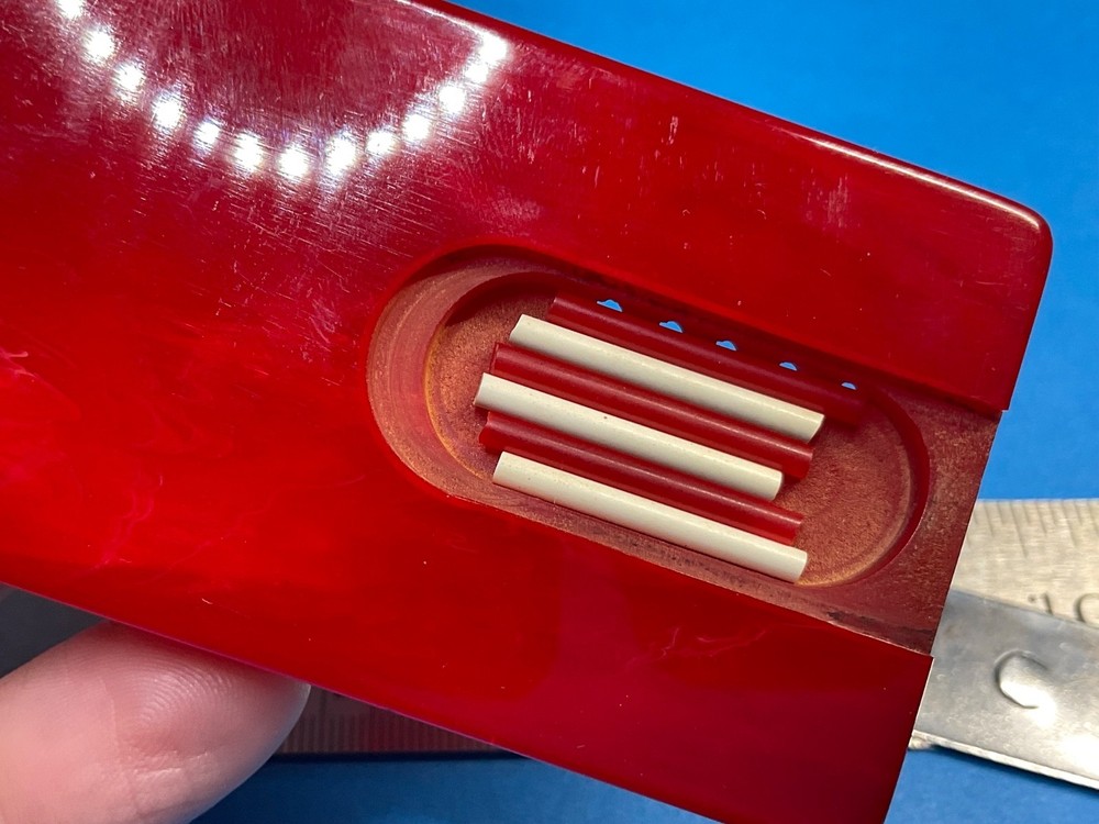 ———BEAUTIFUL RED MARBLED FOLDING CRIBBAGE BOARD——