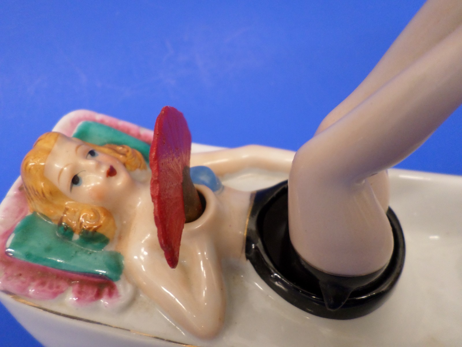 Vintage SEXY Risque Lady w/ Fan Black Shorts Legs NAUGHTY NODDER ASHTRAY