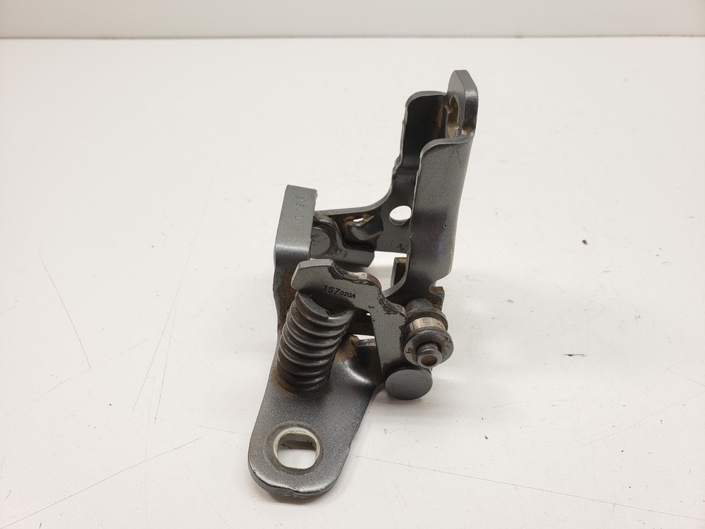 2010-2018 Ram 3500 2500 Front Left Driver Door Lower Hinge
