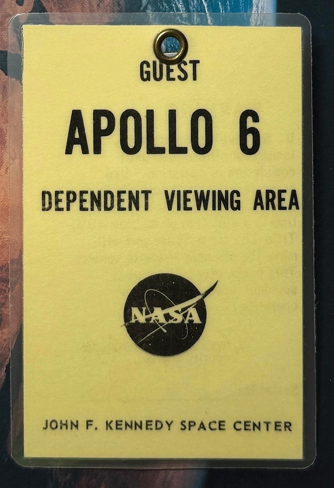 APOLLO 6 DEPENDENT VIEWING AREA LAMINATED BADGE + CLIP SN