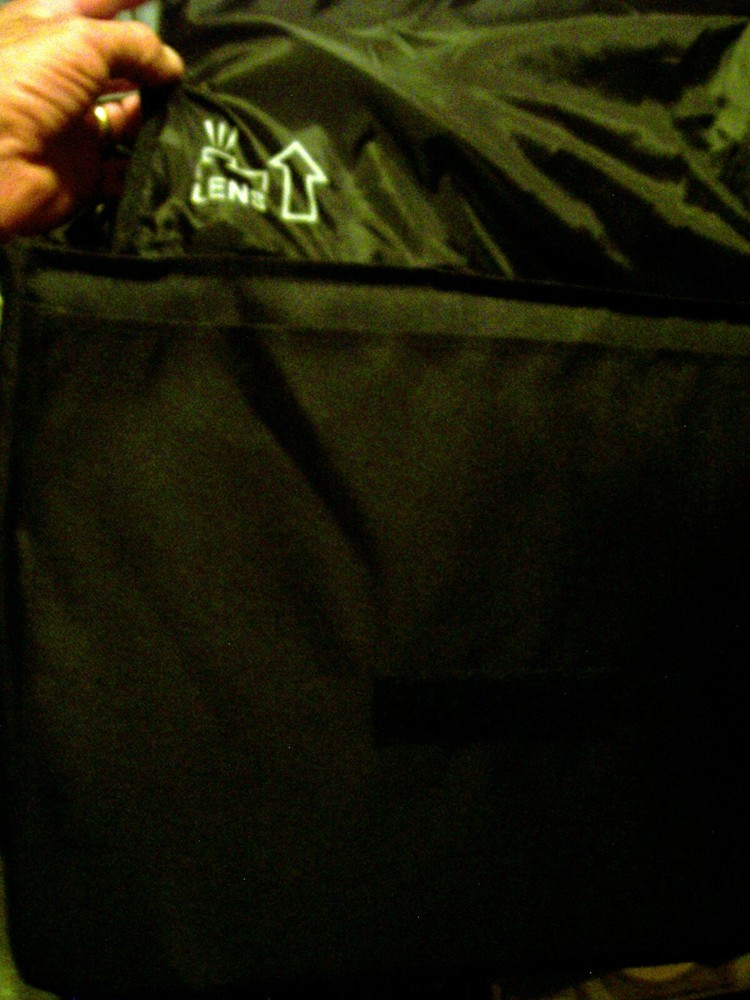 AVERMEDIA 300AF+ DOCUMENT CAMERA, CASE POWER SOURCE AND SOME CABLES NO REMOTE